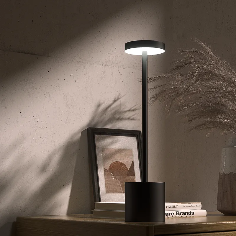 GRANT – IRON LAMP